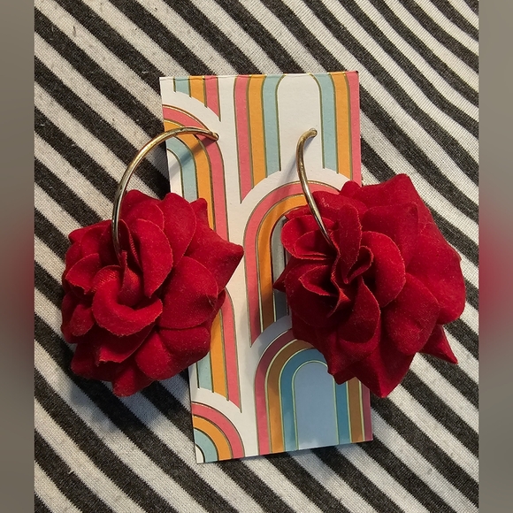 Red Rose Hoop Goldtone Earrings New Without Tags - Picture 7 of 8